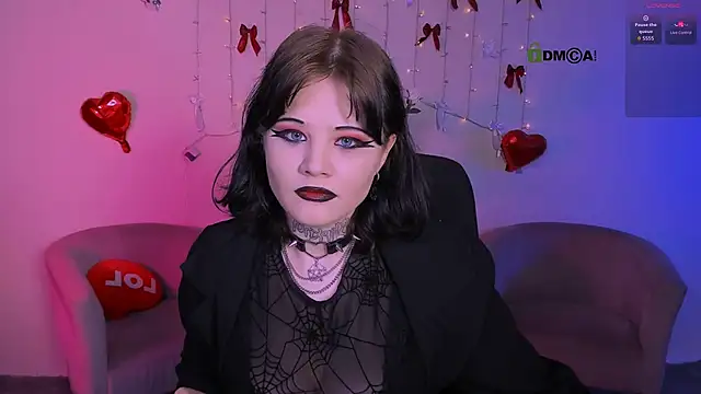 nikki kiss  online show from April 21, 8:09 am