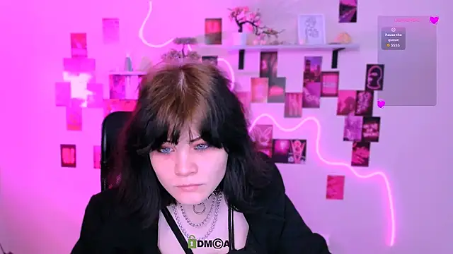 nikki kiss  online show from April 23, 8:46 am