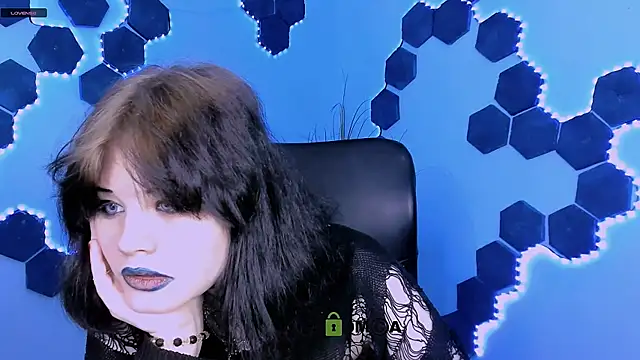 nikki kiss  online show from May 7, 8:42 am