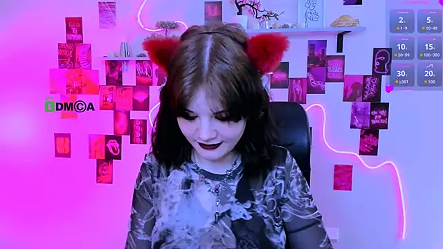 nikki kiss  online show from May 13, 9:06 am