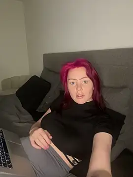 Snapshot of MiraVoss18 chatting on May 14, 1:29 pm MiraVoss18 online show from May 14, 1:29 pm