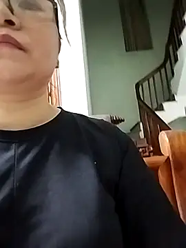 Snapshot of ALonmill chatting on April 13, 12:21 pm ALonmill online show from April 13, 12:21 pm