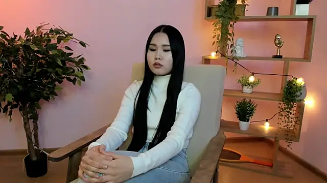 RutheNhek online show from April 14, 11:05 am