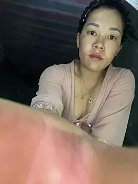 daisy-yeu online show from April 13, 2:22 pm