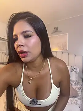Snapshot of Elara_Luxe chatting on May 28, 11:13 pm Elara Luxe online show from May 28, 11:13 pm