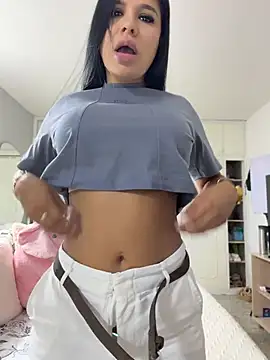 Snapshot of Elara_Luxe chatting on May 31, 8:10 pm Elara Luxe online show from May 31, 8:10 pm