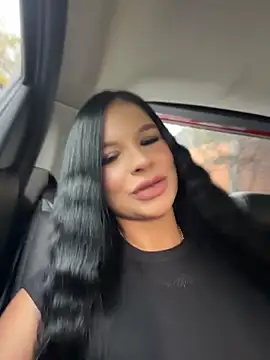 Snapshot of Elara_Luxe chatting on June 3, 3:39 pm Elara Luxe online show from June 3, 3:39 pm