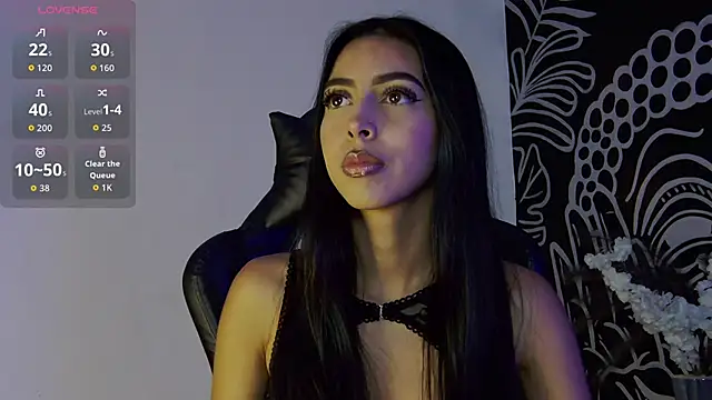 Mia Gloww  online show from April 22, 8:10 pm