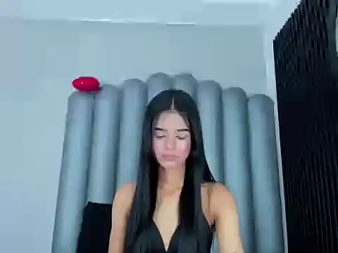 Snapshot of luna-bella_ chatting on April 25, 3:09 am luna-bella online show from April 25, 3:09 am