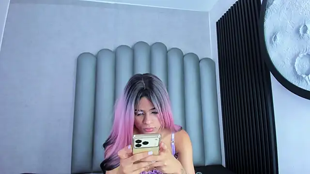 Snapshot of luna-bella_ chatting on May 9, 3:34 am luna-bella online show from May 9, 3:34 am