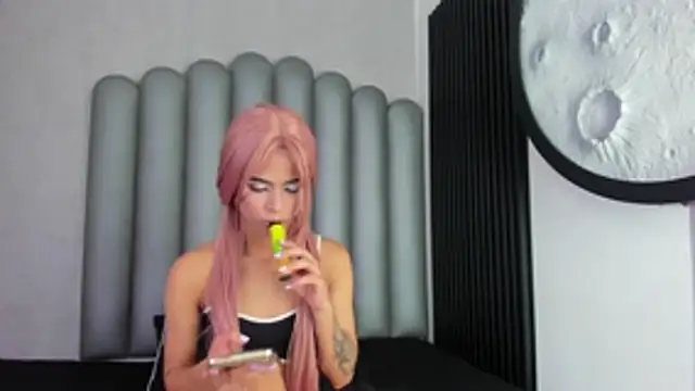 Snapshot of luna-bella_ chatting on May 13, 3:26 am luna-bella online show from May 13, 3:26 am
