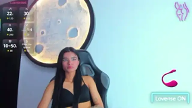 Snapshot of luna-bella_ chatting on May 20, 4:07 am luna-bella online show from May 20, 4:07 am