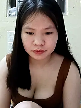 Snapshot of Seraphinahh chatting on May 1, 3:38 pm Seraphinahh online show from May 1, 3:38 pm