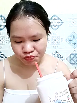 Snapshot of Seraphinahh chatting on May 9, 7:19 pm Seraphinahh online show from May 9, 7:19 pm