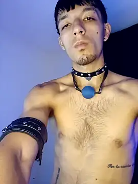 Snapshot of dark_men1 chatting on April 16, 2:34 am dark men1 online show from April 16, 2:34 am