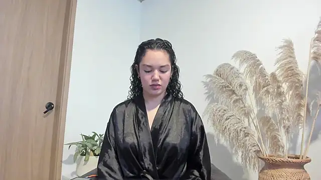 Snapshot of MiaRouseex chatting on May 1, 8:57 pm MiaRouseex online show from May 1, 8:57 pm
