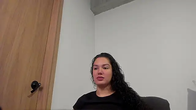 Snapshot of MiaRouseex chatting on May 16, 9:13 pm MiaRouseex online show from May 16, 9:13 pm