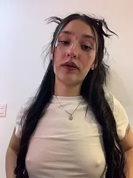 Snapshot of NickieCute- chatting on April 28, 10:15 pm NickieCute- online show from April 28, 10:15 pm