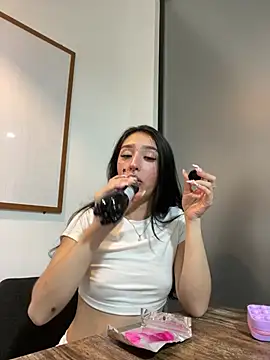 Snapshot of NickieCute- chatting on May 12, 8:17 pm NickieCute- online show from May 12, 8:17 pm