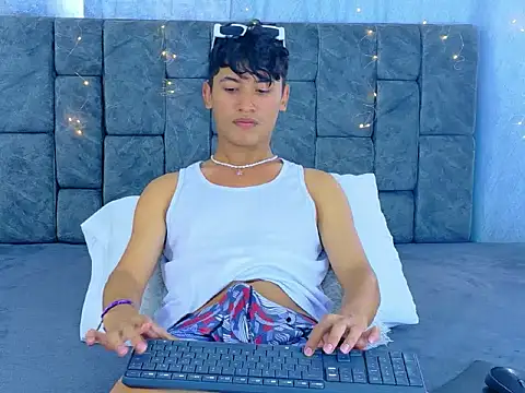 Snapshot of IhanKing chatting on May 10, 1:38 pm IhanKing online show from May 10, 1:38 pm