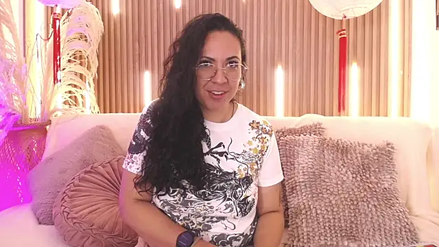 Snapshot of Velvet_Curly chatting on June 18, 12:42 pm Velvet Curly online show from June 18, 12:42 pm