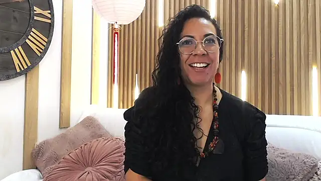 Snapshot of Velvet_Curly chatting on June 22, 12:24 pm Velvet Curly online show from June 22, 12:24 pm
