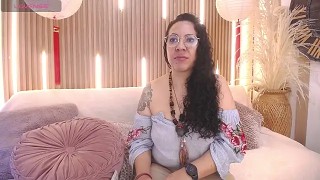 Snapshot of Velvet_Curly chatting on June 30, 12:28 pm Velvet Curly online show from June 30, 12:28 pm