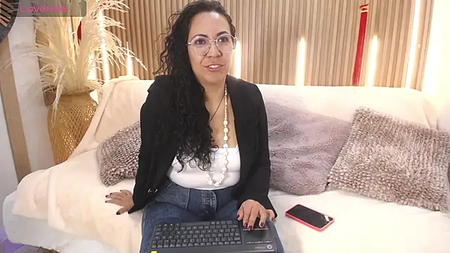 Snapshot of Velvet_Curly chatting on July 2, 12:55 pm Velvet Curly online show from July 2, 12:55 pm