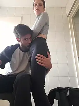 catsqueens online show from April 15, 5:53 pm