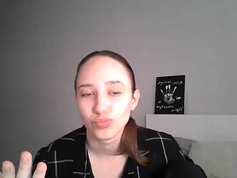 DarkMirel online show from May 6, 4:23 pm