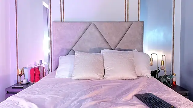 Snapshot of EmmaWilliammss chatting on June 8, 12:27 pm EmmaWilliammss online show from June 8, 12:27 pm