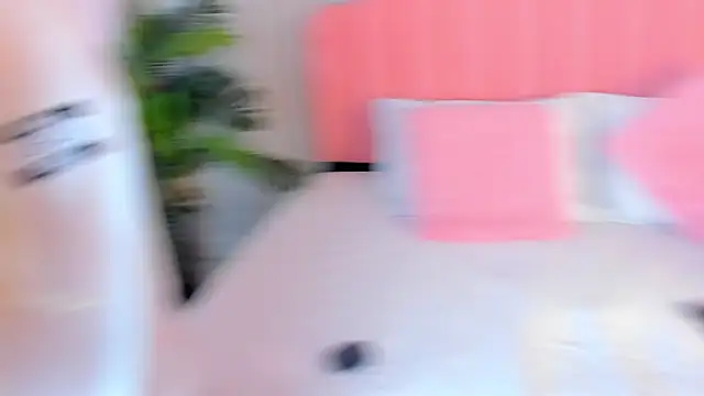 Snapshot of sweett_fire chatting on April 18, 7:58 pm sweett fire online show from April 18, 7:58 pm