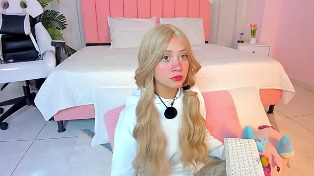 Snapshot of sweett_fire chatting on April 22, 5:25 pm sweett fire online show from April 22, 5:25 pm