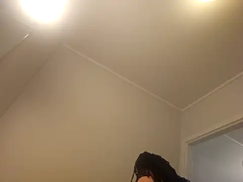 Snapshot of shyhornymommy chatting on April 13, 9:53 pm shyhornymommy online show from April 13, 9:53 pm