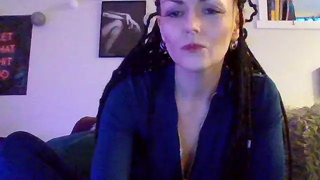 Snapshot of shyhornymommy chatting on April 18, 7:58 pm shyhornymommy online show from April 18, 7:58 pm