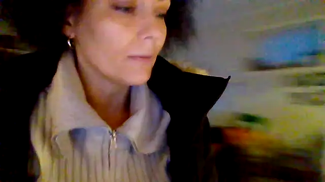 Snapshot of shyhornymommy chatting on April 26, 8:50 pm shyhornymommy online show from April 26, 8:50 pm