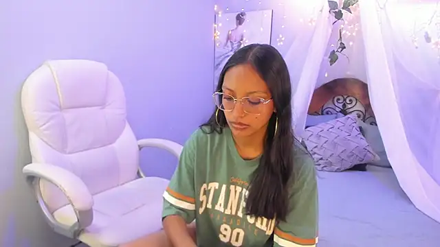 Snapshot of miel_ambar chatting on April 21, 4:01 pm miel ambar online show from April 21, 4:01 pm