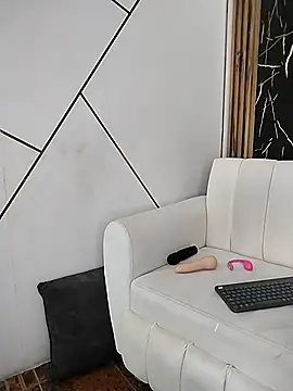 Snapshot of Julianas_pm chatting on April 14, 5:41 pm Julianas pm online show from April 14, 5:41 pm