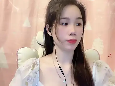 Snapshot of Luna3579 chatting on May 6, 7:24 am Luna3579 online show from May 6, 7:24 am