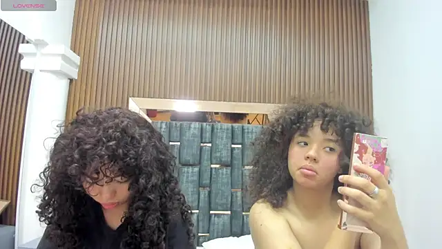Snapshot of Chloe_and_Violeta chatting on May 2, 11:59 am Chloe and Violeta online show from May 2, 11:59 am