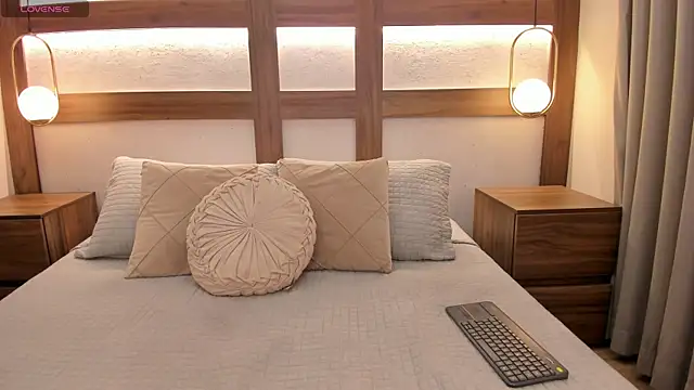 Snapshot of Emii_Lux chatting on May 12, 7:33 pm Emii Lux online show from May 12, 7:33 pm