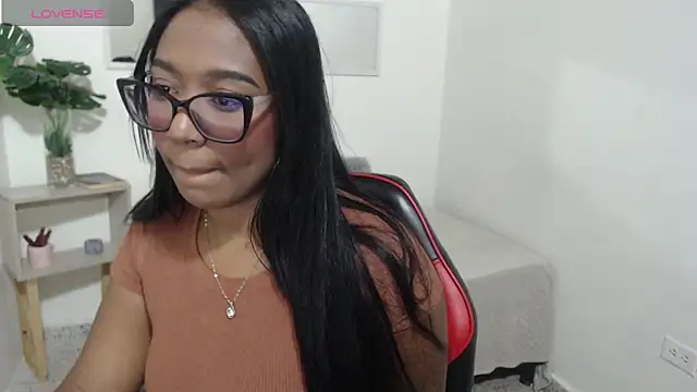 Chell Ivy online show from April 20, 2:09 pm