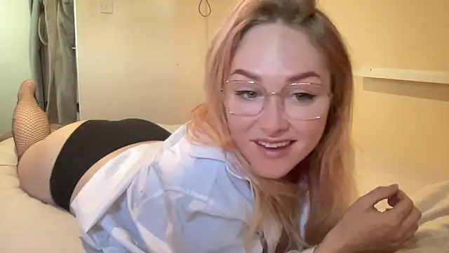 x-aural-x online show from April 21, 10:43 am