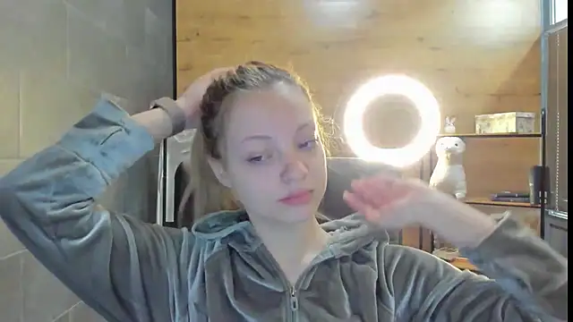 EmmaaMcDon online show from April 27, 8:12 am