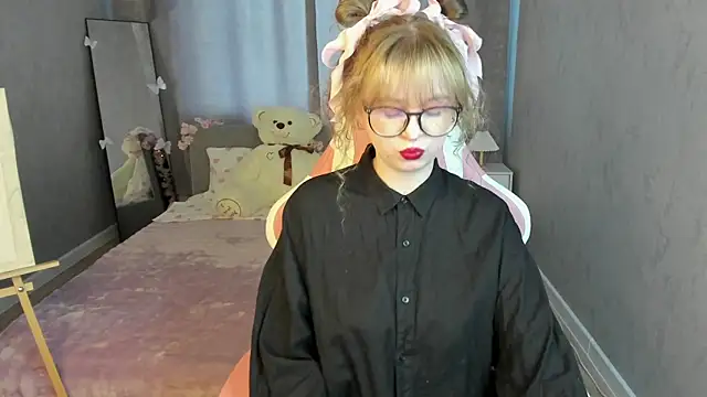Helen Carson online show from April 21, 1:18 am