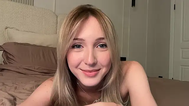 Snapshot of Kattie_Petite chatting on July 9, 5:06 pm Kattie Petite online show from July 9, 5:06 pm