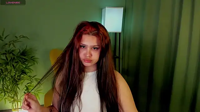 Snapshot of nicolewoss chatting on April 19, 4:12 am nicolewoss online show from April 19, 4:12 am