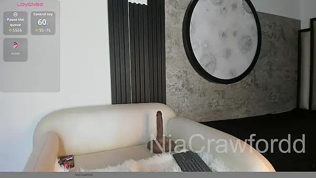 Snapshot of NiaCrawfordd chatting on April 30, 4:52 am NiaCrawfordd online show from April 30, 4:52 am