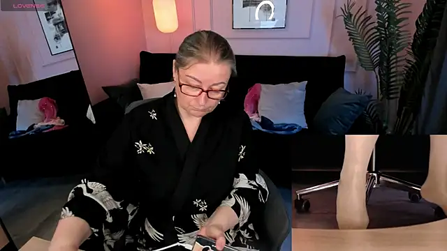 Snapshot of Alexandra_Kind chatting on June 3, 8:58 pm Alexandra Kind online show from June 3, 8:58 pm
