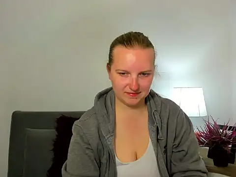 Snapshot of RoseTeacherX chatting on April 27, 5:22 pm RoseTeacherX online show from April 27, 5:22 pm